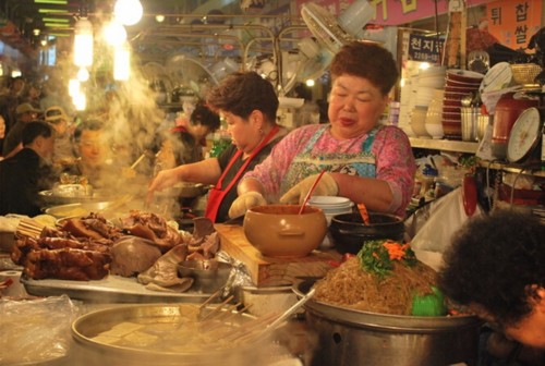 [新聞] 外國遊客首爾行 愛購物更愛美食
